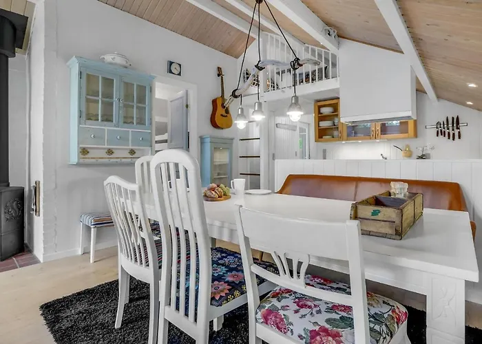 3 Bedroom Stunning In 펜션 Ansager