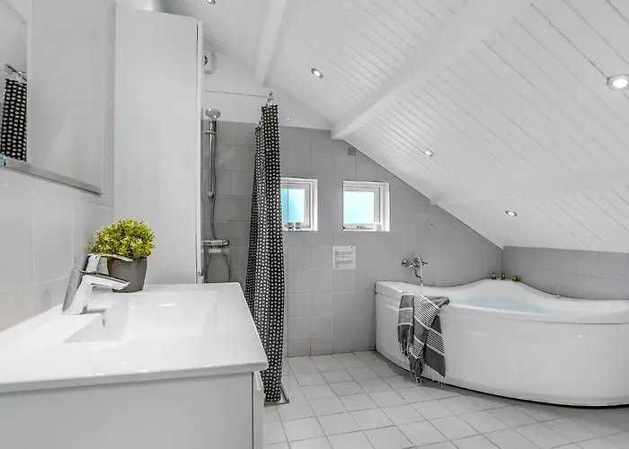 3 Bedroom Stunning In 펜션 *