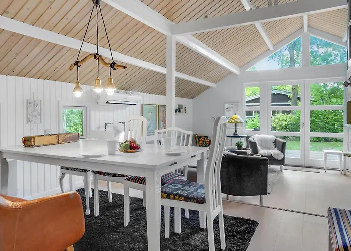 3 Bedroom Stunning In 펜션 Ansager